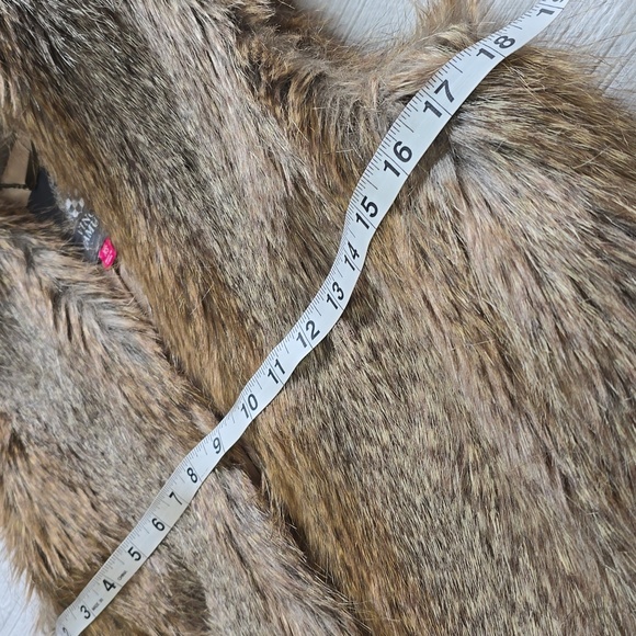 Vince Camuto Shaggy Faux Fur Vest Size XS - Picture 9 of 11